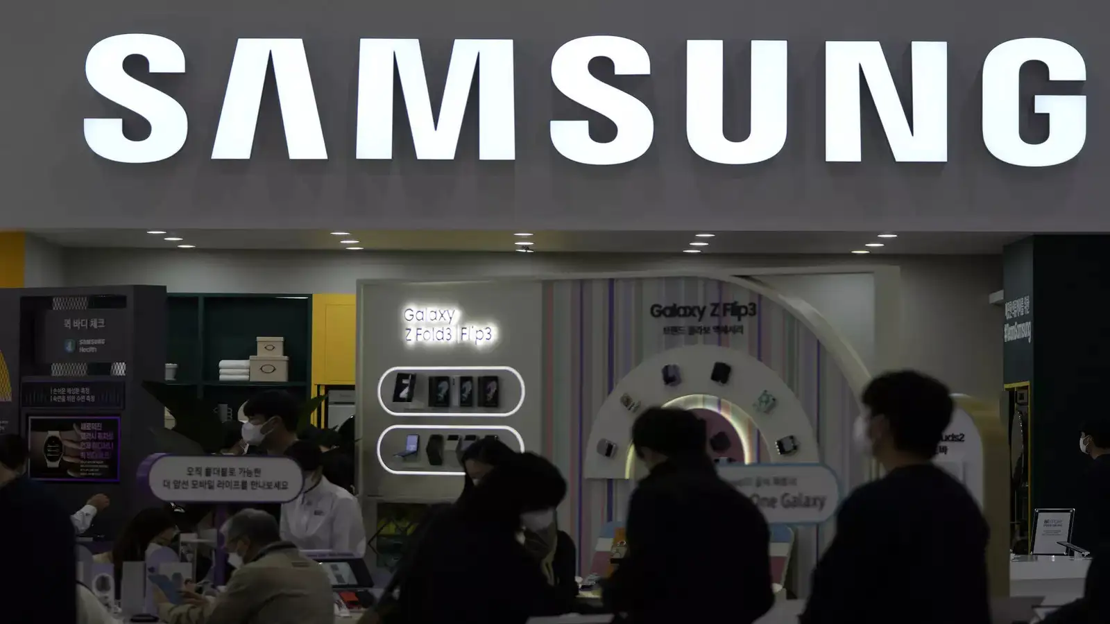 Samsung record quarterly profit surge